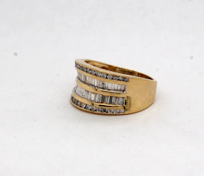FULLERS PURCHASE FROM PUBLIC Rings Estate 10KY 150 Cttw Round and Baguette Diamond Ring H in Color and I FULLERS PURCHASE FROM PUBLIC Rings Estate 10KY 150 Cttw Round and Baguette Diamond Ring H in Color and I
