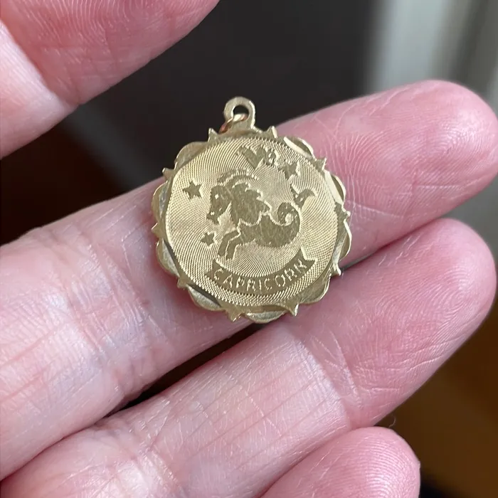 Love Vintage Paris PreStyled Sets Capricorn Medallion Pendant Zodiac 14k Gold Vintage Love Vintage Paris PreStyled Sets Capricorn Medallion Pendant Zodiac 14k Gold Vintage