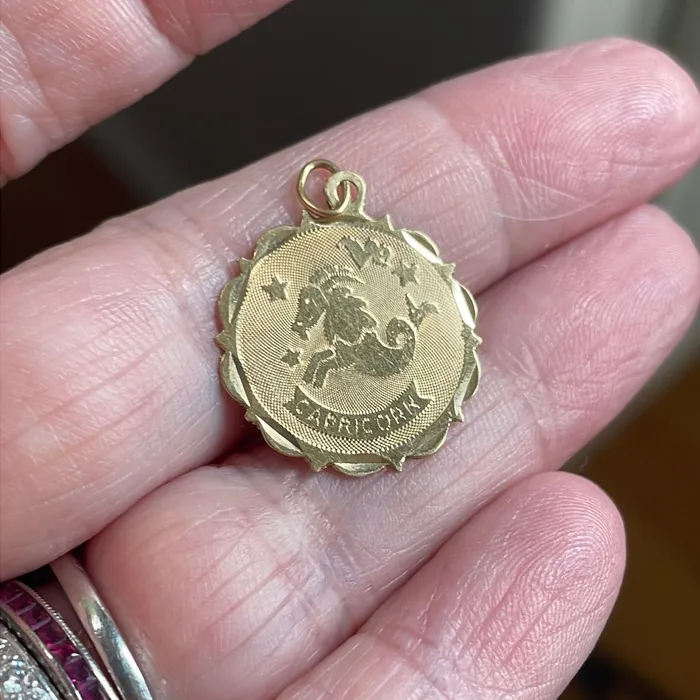 Love Vintage Paris PreStyled Sets Capricorn Medallion Pendant Zodiac 14k Gold Vintage