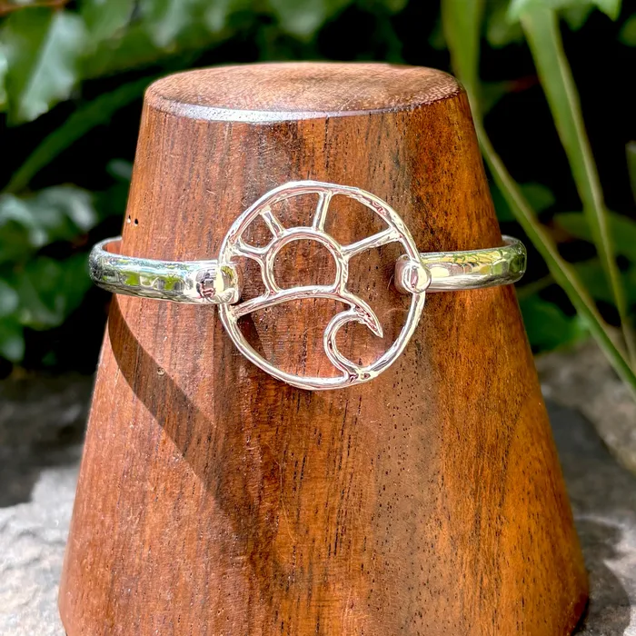 Crucian Gold Bracelets Sun and Surf 5mm Latch Bracelet