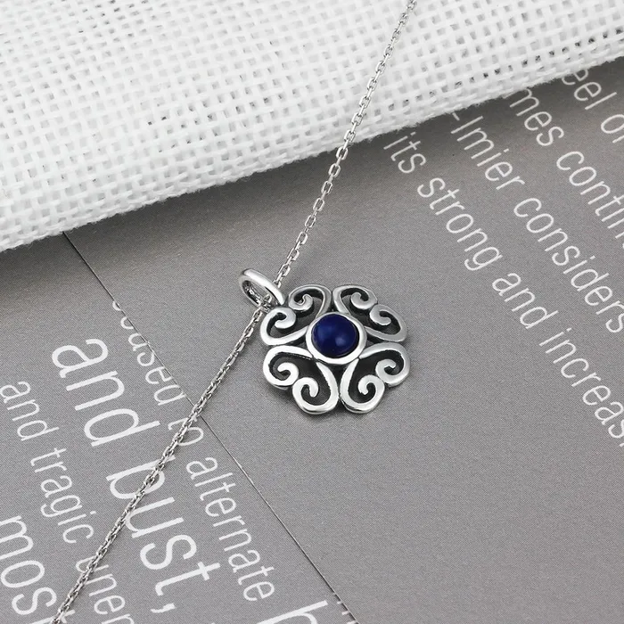 Necklaces Personalized Jewel Fashion 925 Sterling Silver Floral Pattern Necklace with Blue Cubic Zirconia Pendant Vintage jewelry for Women