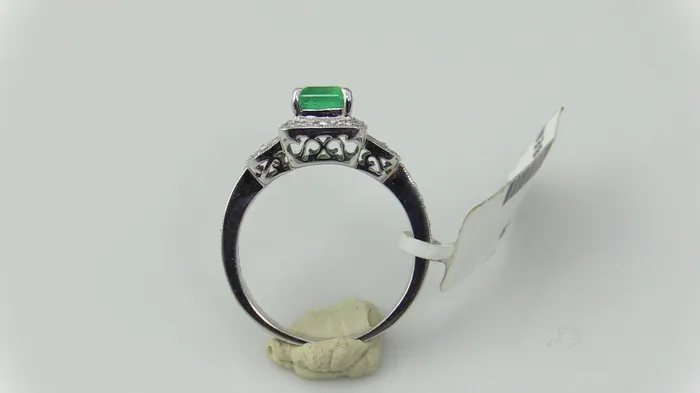 STA Rings 18KW Gold Emerald Diamond Ring Size 675 this is New Item R0628D