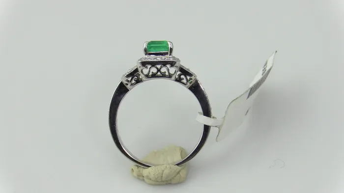 STA Rings 18KW Gold Emerald Diamond Ring Size 675 this is New Item R0628D