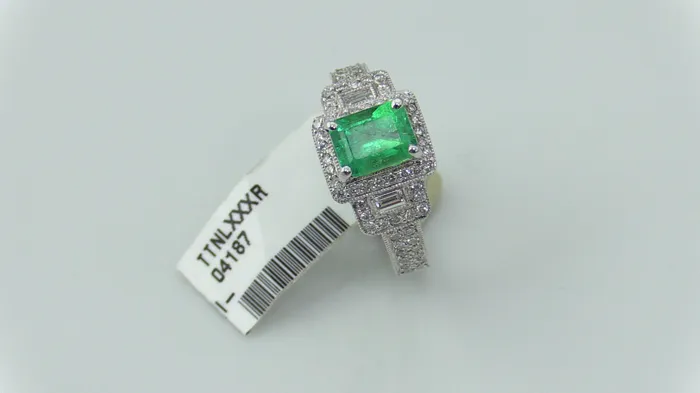 STA Rings 18KW Gold Emerald Diamond Ring Size 675 this is New Item R0628D