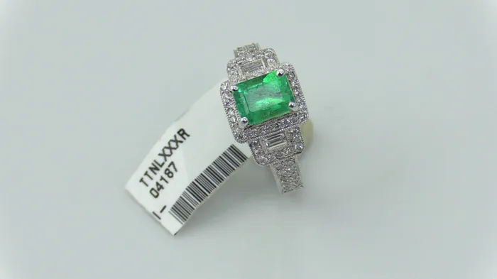STA Rings 18KW Gold Emerald Diamond Ring Size 675 this is New Item R0628D