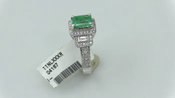 STA Rings 18KW Gold Emerald Diamond Ring Size 675 this is New Item R0628D