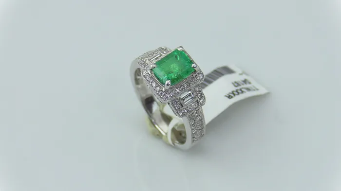 STA Rings 18KW Gold Emerald Diamond Ring Size 675 this is New Item R0628D
