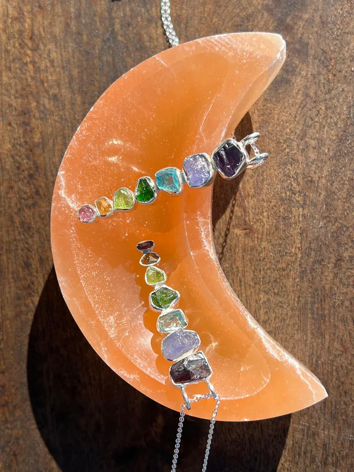 YoTreasure Healing Ability Crystal Bowls Natural Orange Moon Selenite With 7 Stone Chakra 925 Sterling Silver Chain Pendant Necklaces YoTreasure Healing Ability Crystal Bowls Natural Orange Moon Selenite With 7 Stone Chakra 925 Sterling Silver Chain Pendant Necklaces