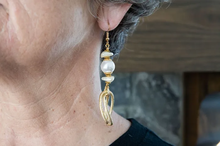 Carolily Finery Earrings Iris Earrings