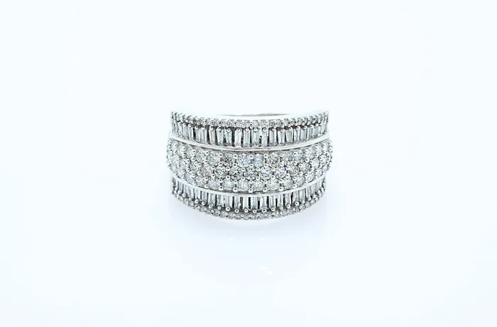 Rings Crown Jewels Coin 125 CTW Baguette Round Diamond White Gold Ring