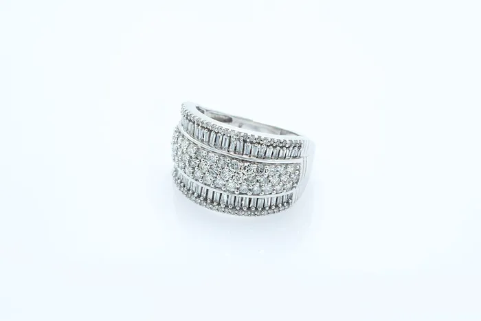 Rings Crown Jewels Coin 125 CTW Baguette Round Diamond White Gold Ring
