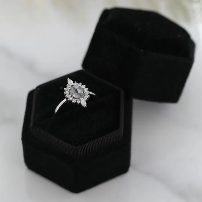 The Aurora 14k Yellow Size 85 Stone RQ5 Black Ring Box Custom Engraving 0 VENVS Rings The Aurora 14k Yellow Size 85 Stone RQ5 Black Ring Box Custom Engraving 0 VENVS Rings