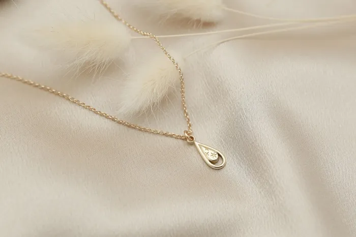 Una Teardrop Necklace Cival Casting Necklaces