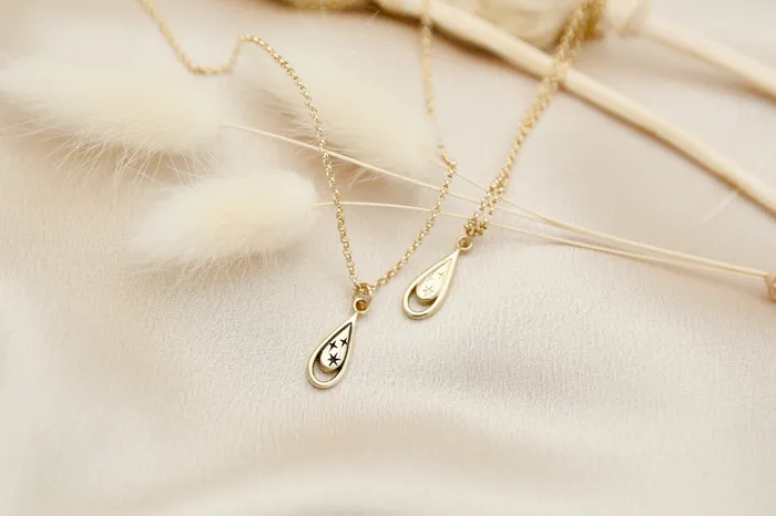Una Teardrop Necklace Cival Casting Necklaces