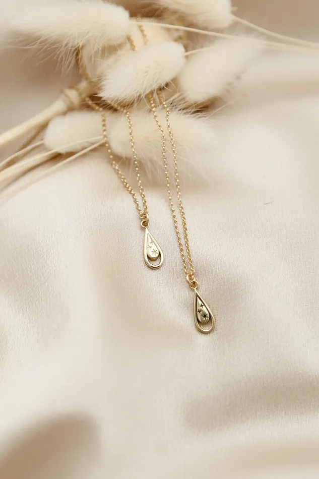 Una Teardrop Necklace Cival Casting Necklaces