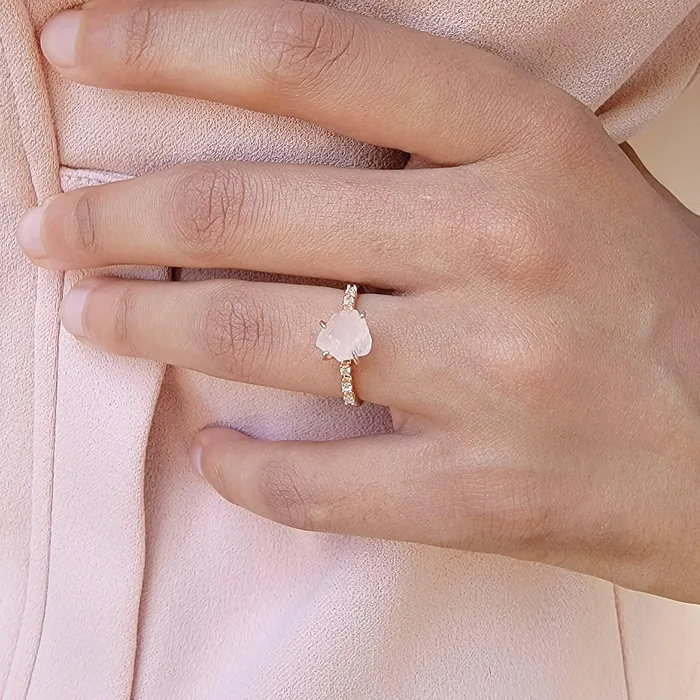 Uniquelan Jewelry Rings Raw Rose Quartz Dainty Ring Uniquelan Jewelry Rings Raw Rose Quartz Dainty Ring