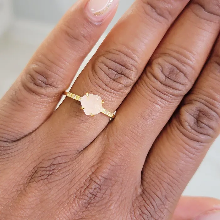 Uniquelan Jewelry Rings Raw Rose Quartz Dainty Ring Uniquelan Jewelry Rings Raw Rose Quartz Dainty Ring